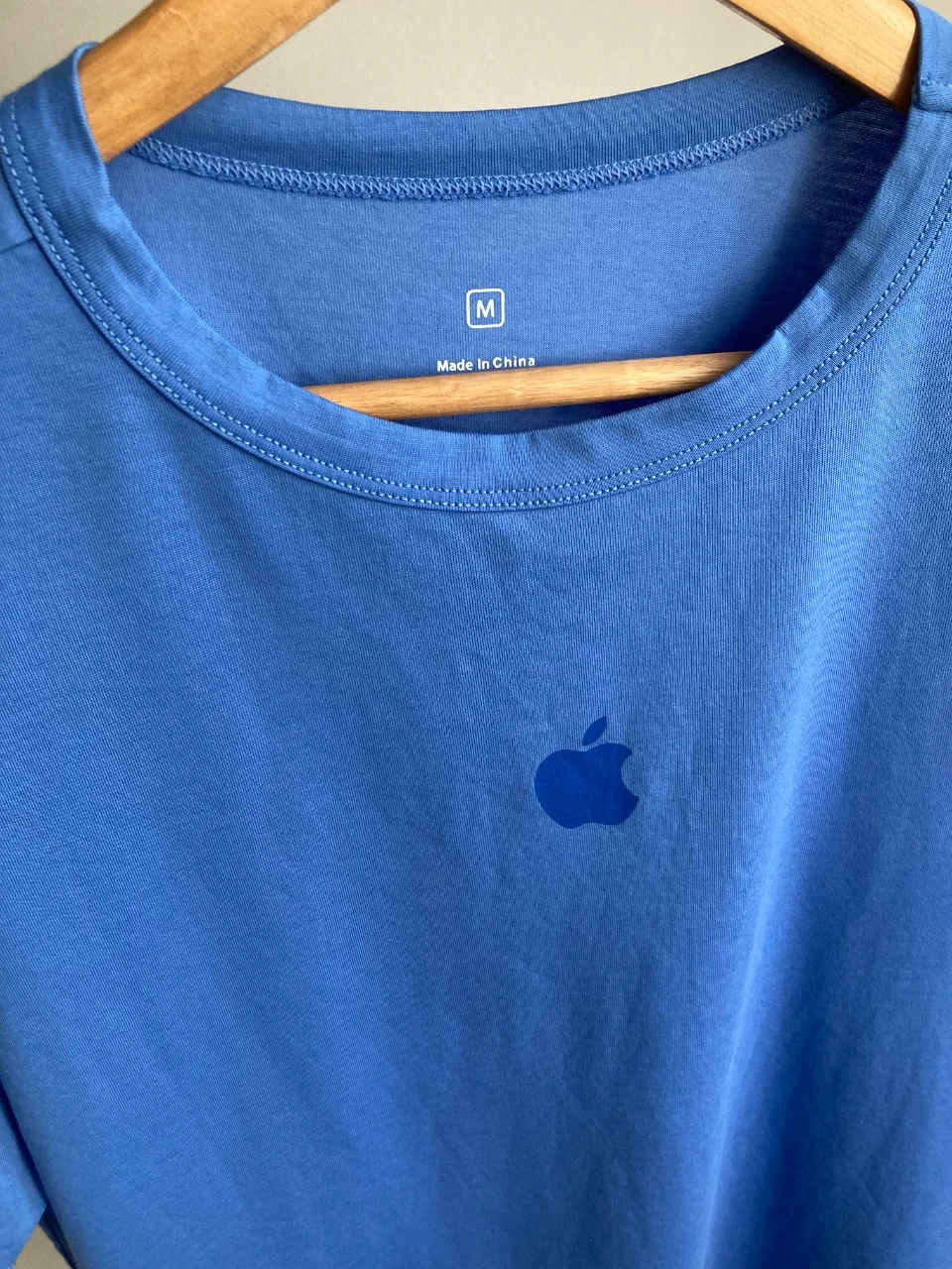 Camiseta con logo de Apple nueva – photo 3